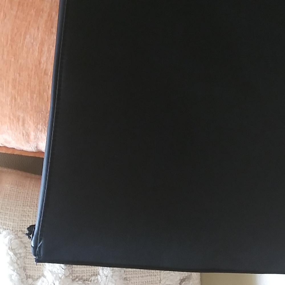Incase laptop black case. - Picture 3 of 11